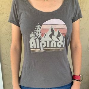 Express XS Women’s Alpines Gray TShirt.